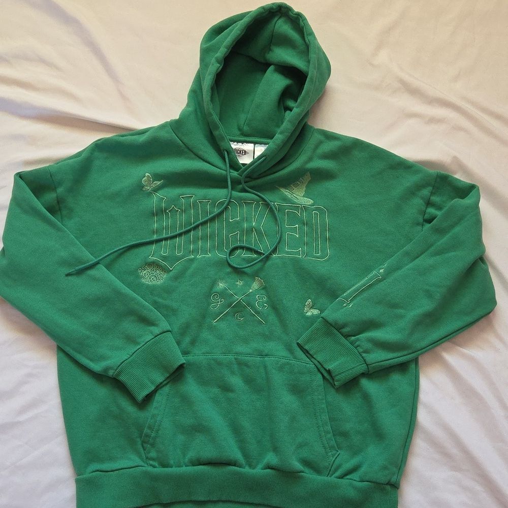 Wicked Hoodie Sweatshirt Broom and Wand Embroidered Green Sz Small Women's
